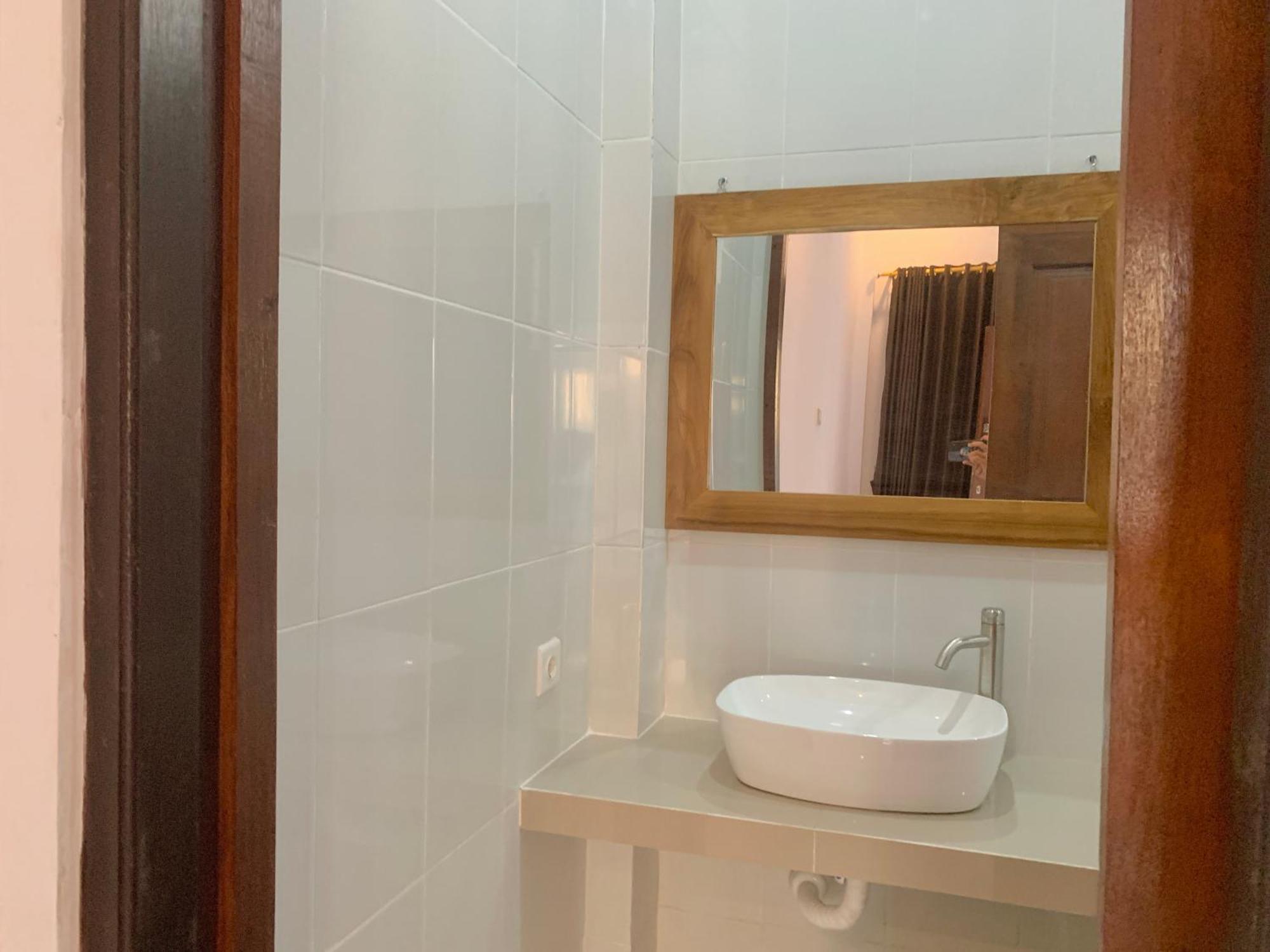 The Lima Home Stay In Canggu Buitenkant foto