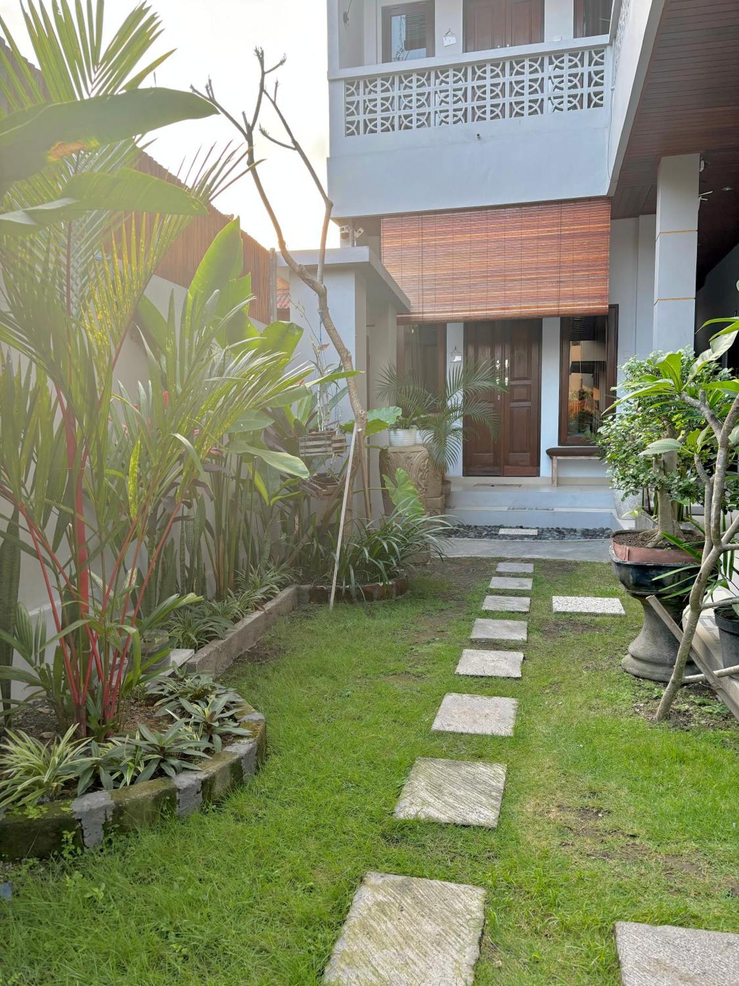 The Lima Home Stay In Canggu Buitenkant foto
