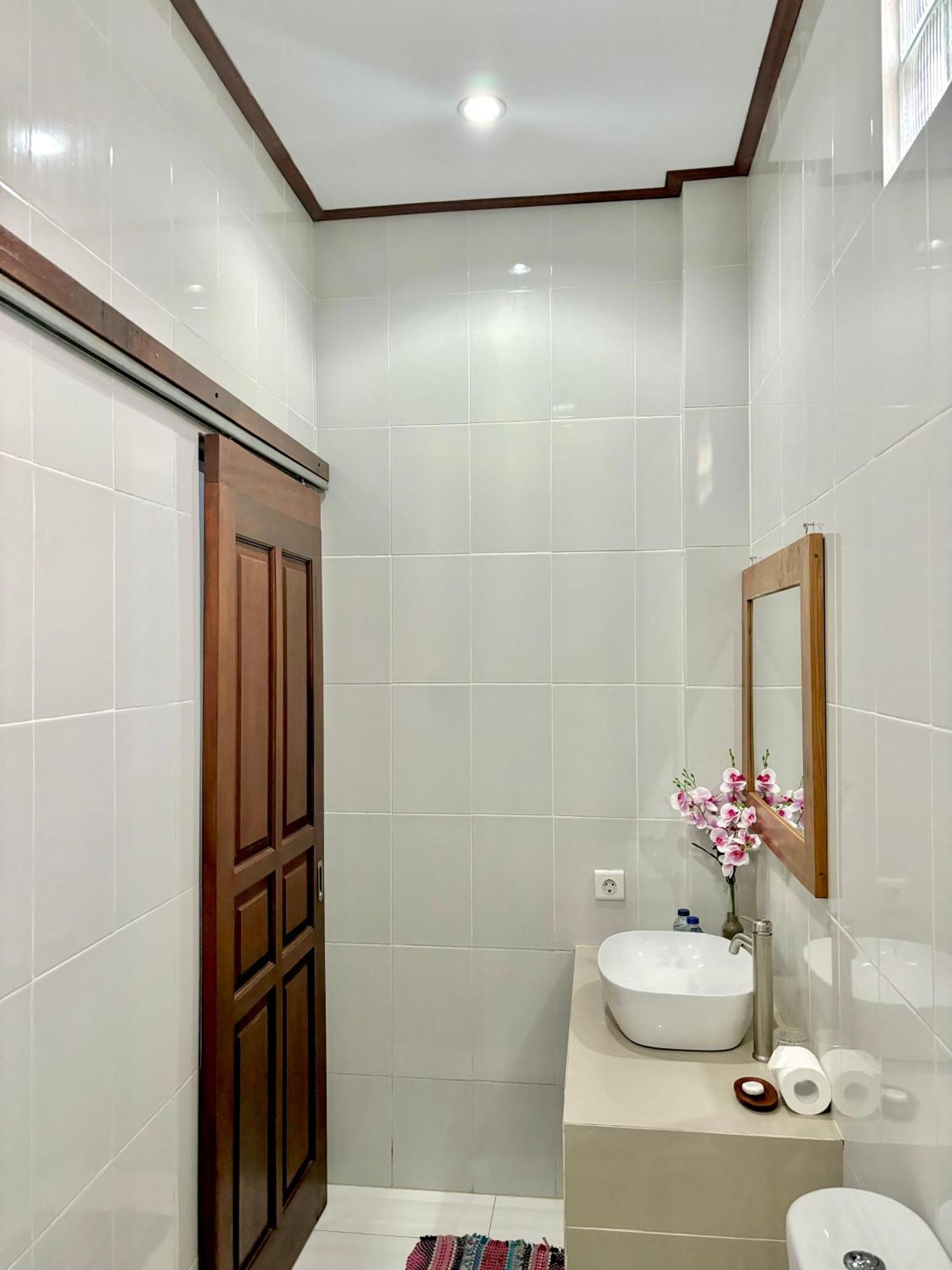 The Lima Home Stay In Canggu Buitenkant foto