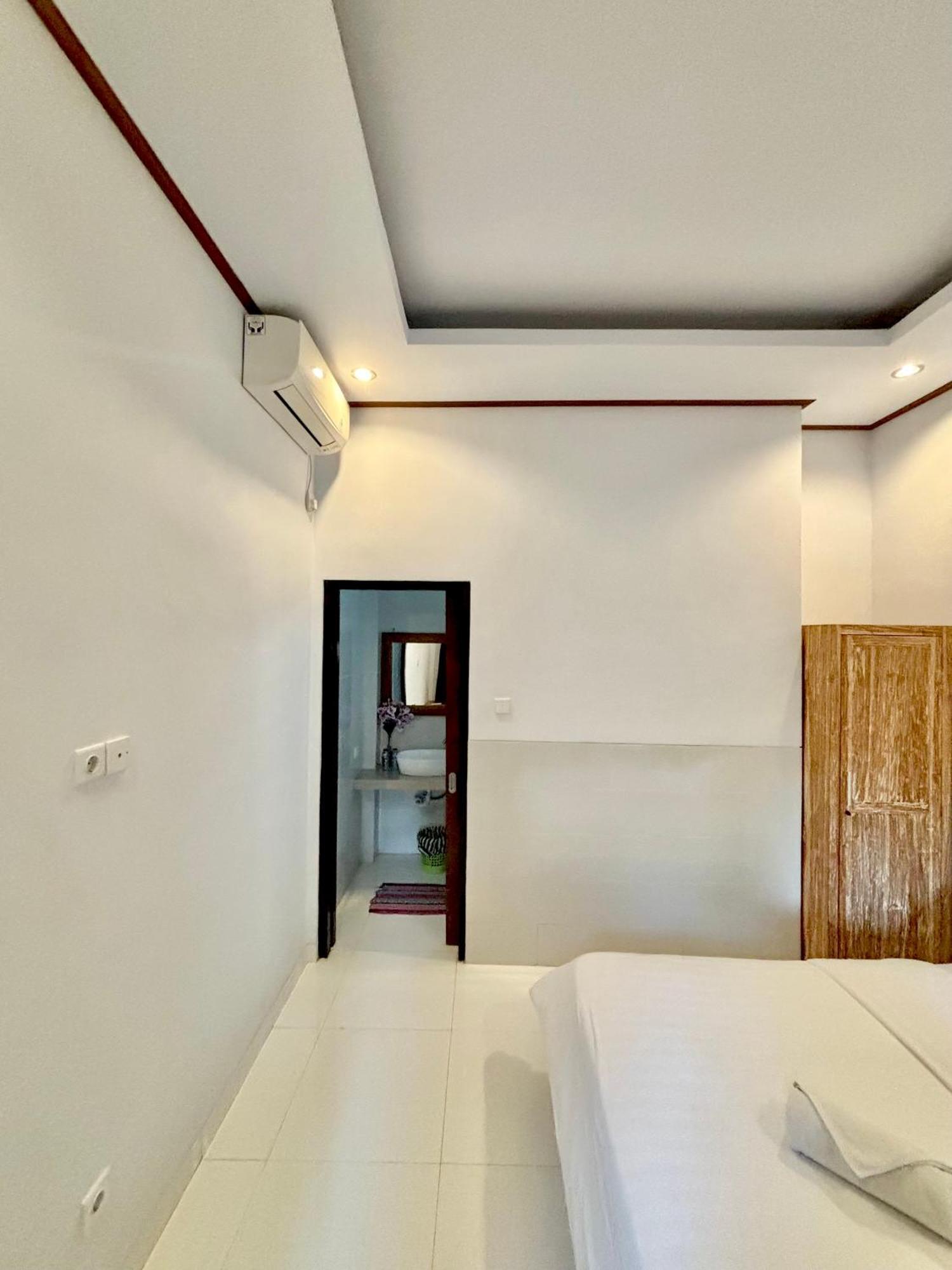 The Lima Home Stay In Canggu Buitenkant foto